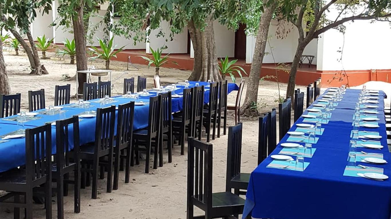 Nilaveli Crystal Blue Hotel