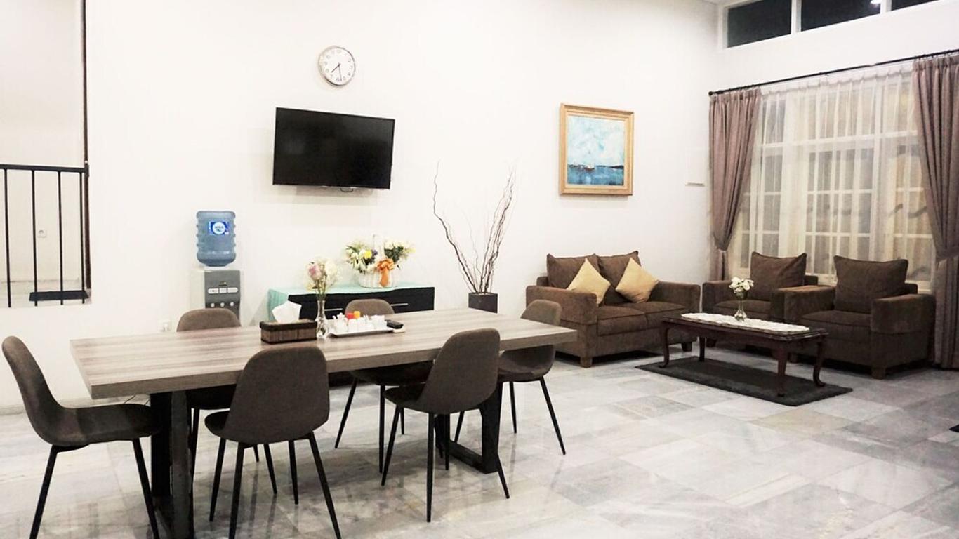 Urooms Senopati