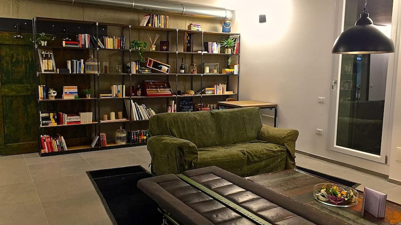 Pove 2.4 Hotel