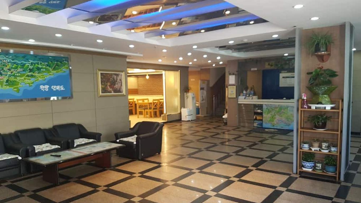 Goodstay Chowon Resortel