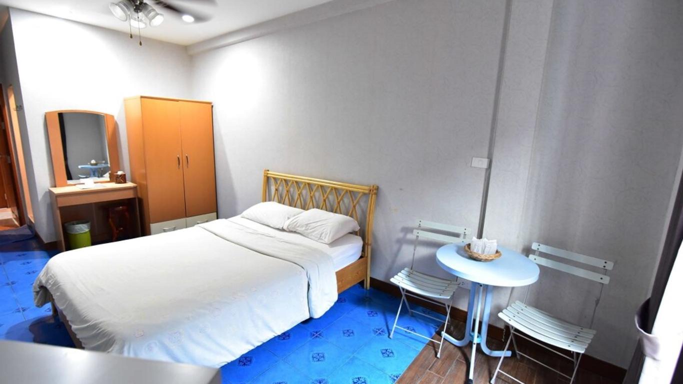 Sansabai House Hotel
