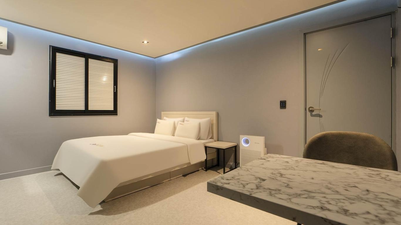 Goodstay World Hotel