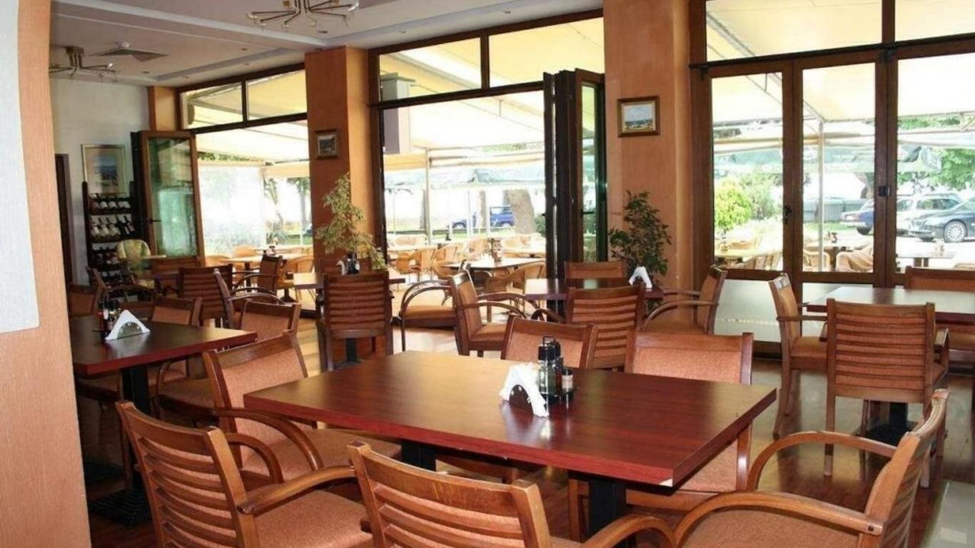 Paradise Hotel & Relax Center
