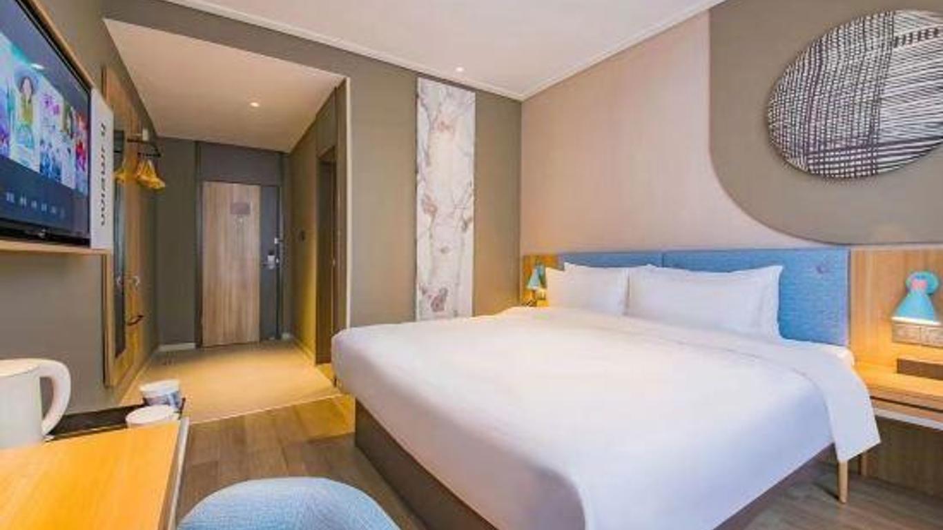 Home Inn (Taiyuan railway station Wulongkou East passenger station store)