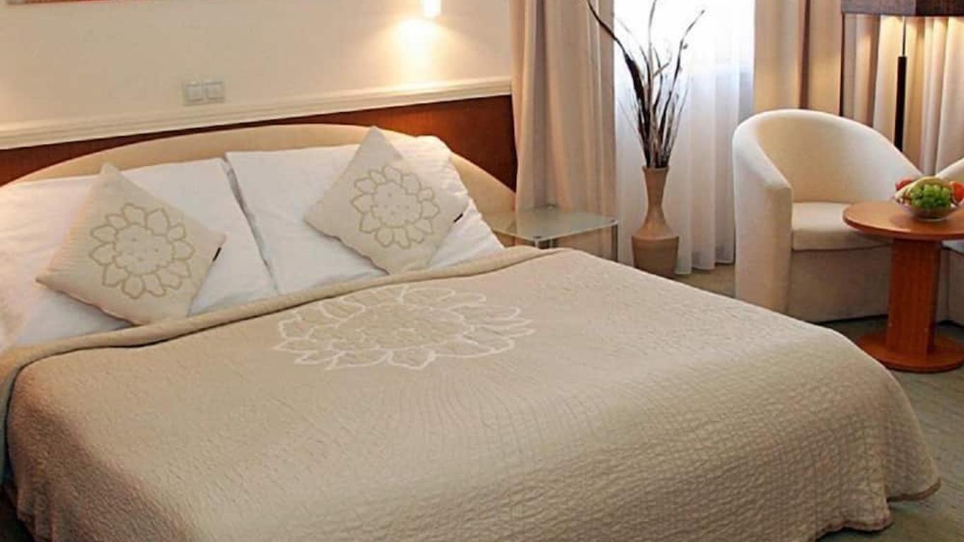 Medium Hotel