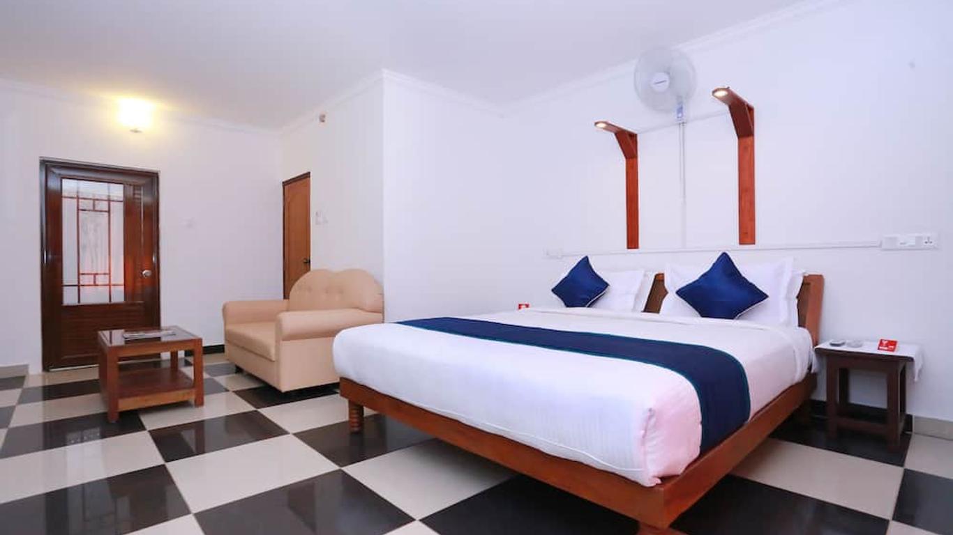 OYO 10783 Hotel River Moon