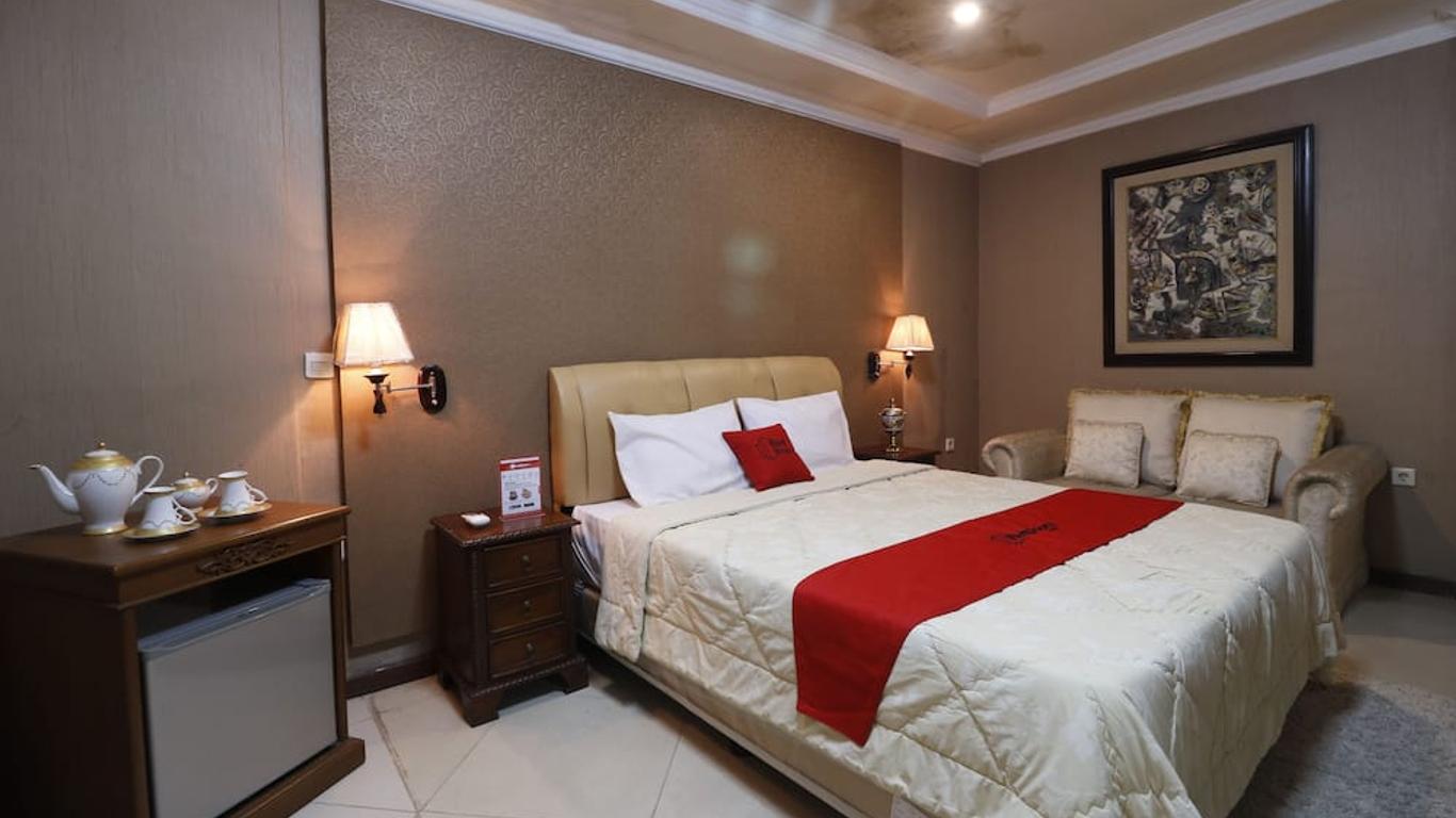 RedDoorz Plus @ Jalan Dharmawangsa