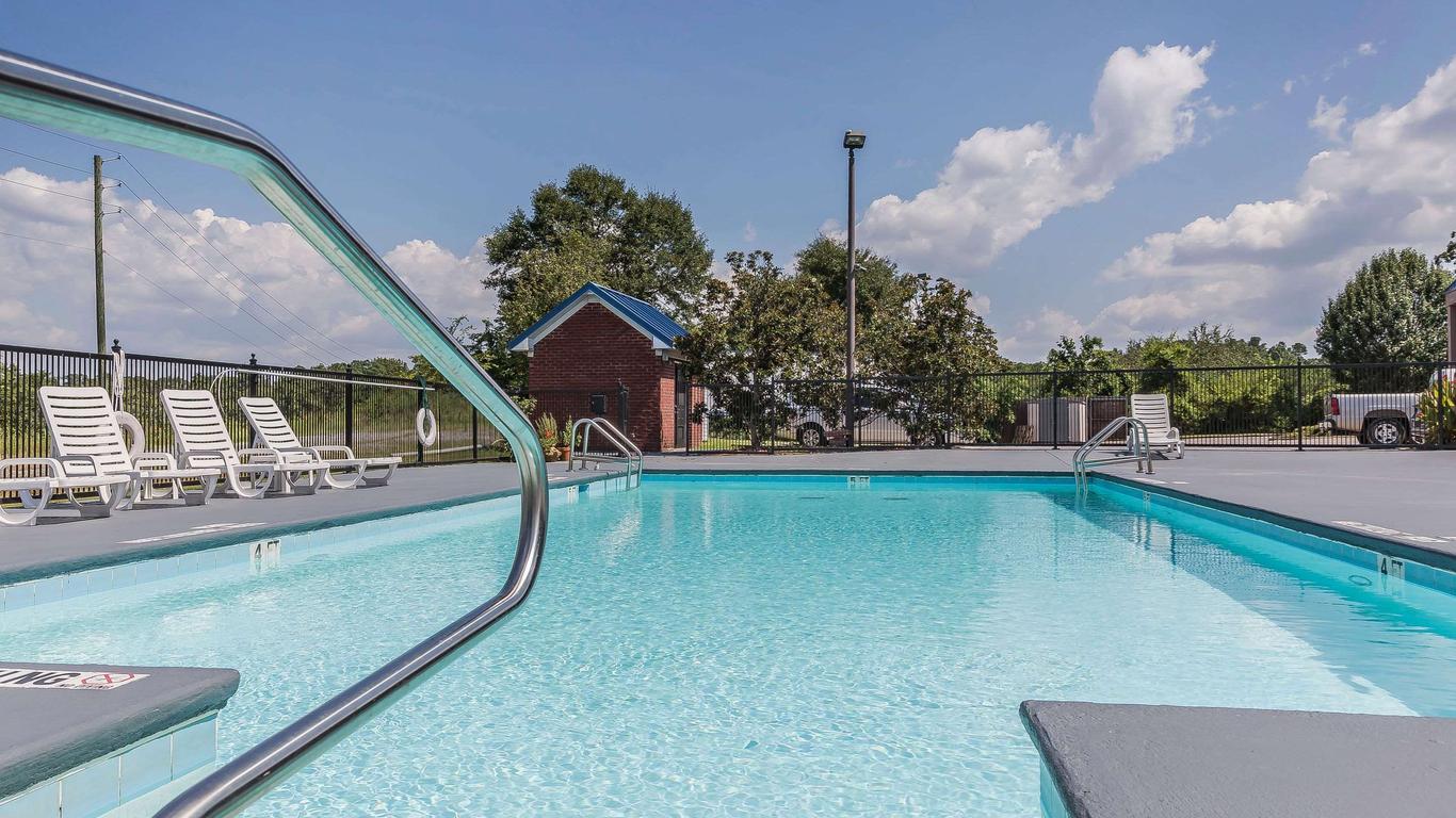 Quality Inn Calera I-65 exit 231