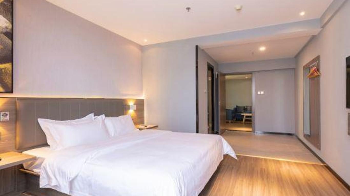 7 Days Premium·zhongshan Tanzhou Market Centre