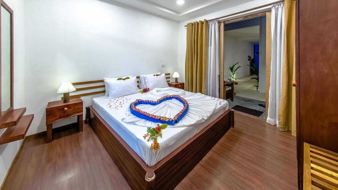 Dhiffushi White Sand Beach Hotel