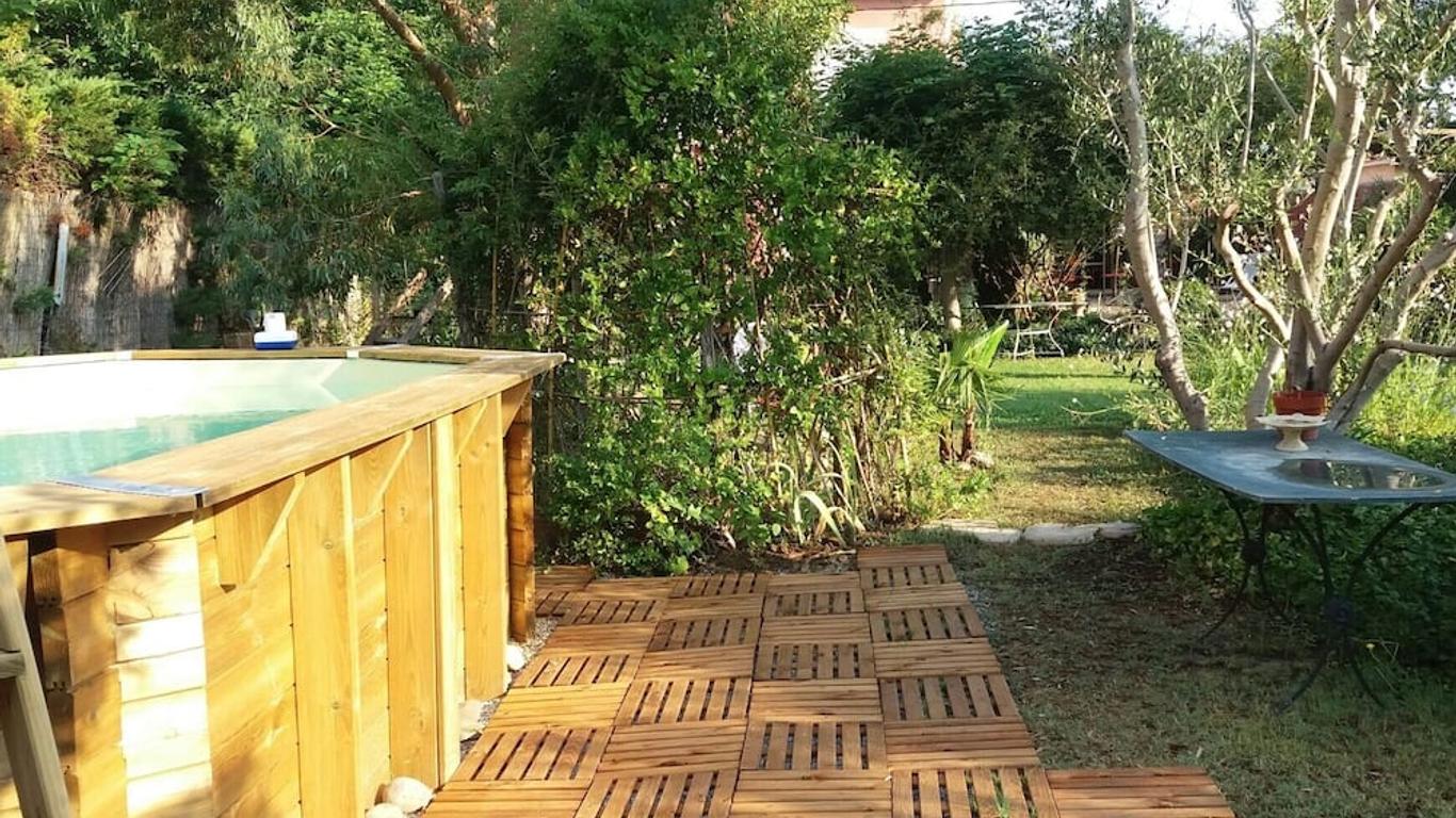Shed Renovated With Charm, Swimming Pool And Bucolic Garden At The Foot Of The Luberon