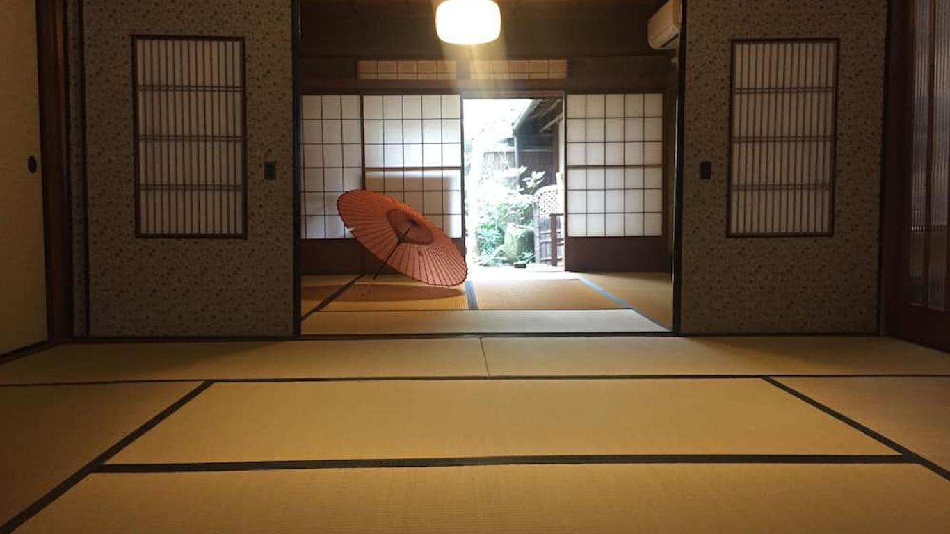 Oil Street Guest House and Space