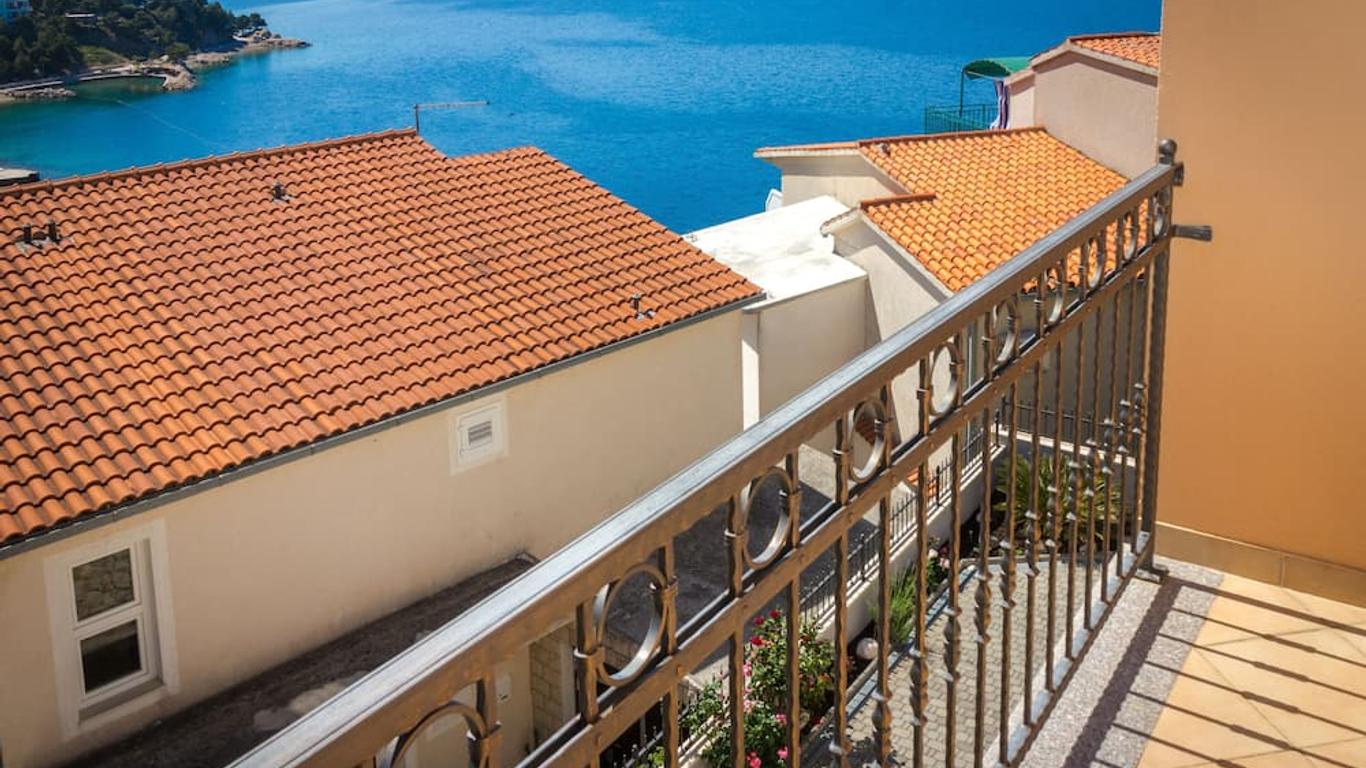 Apartments and rooms by the sea Brela, Makarska - 13118