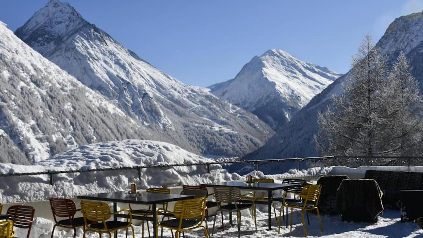 Waldhotel Fletschhorn Panoramic Retreat in Saas Fee