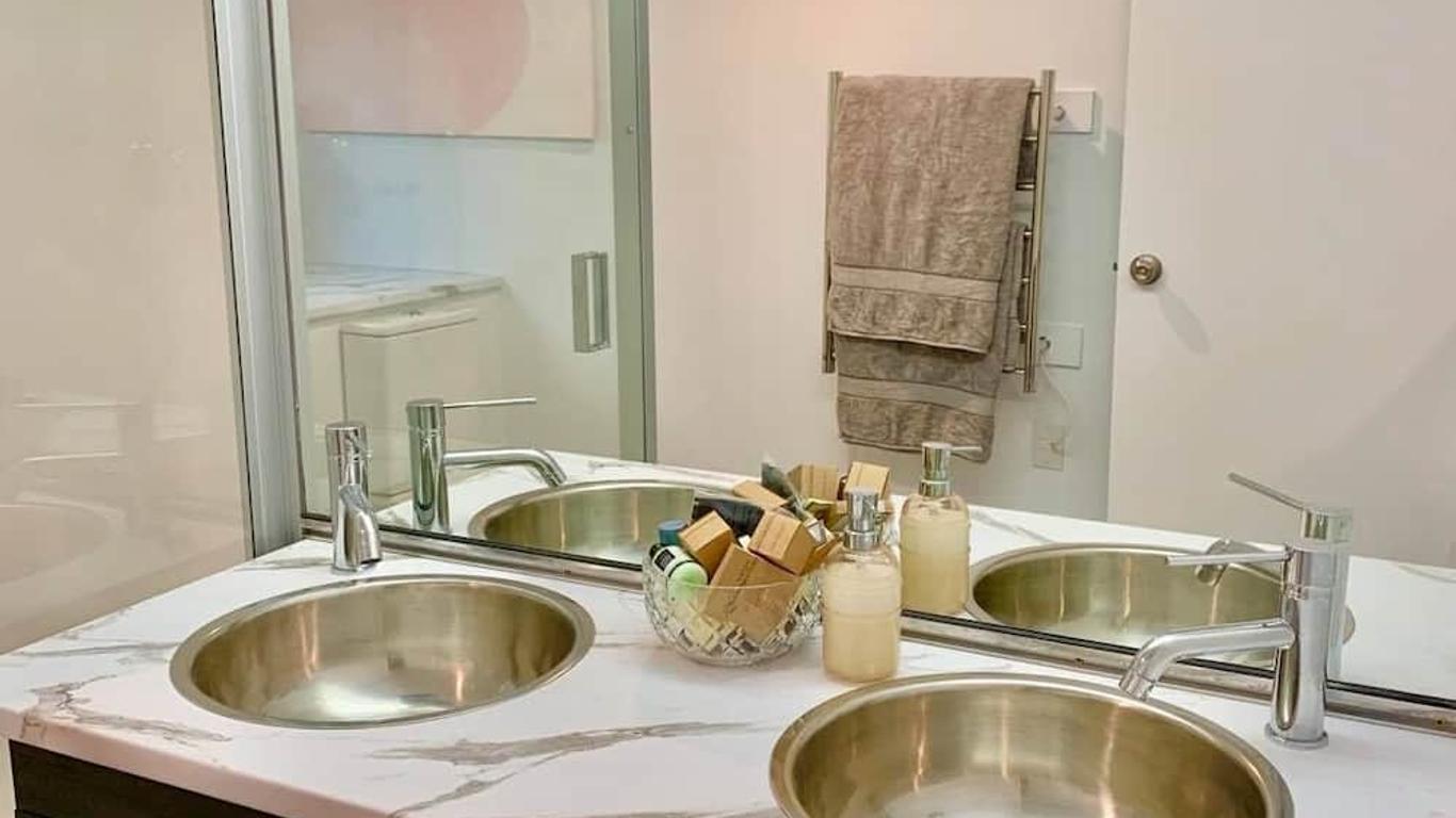Private Accommodation in the Eastern suburbs.