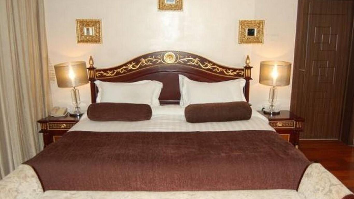 Owu Crown Hotel