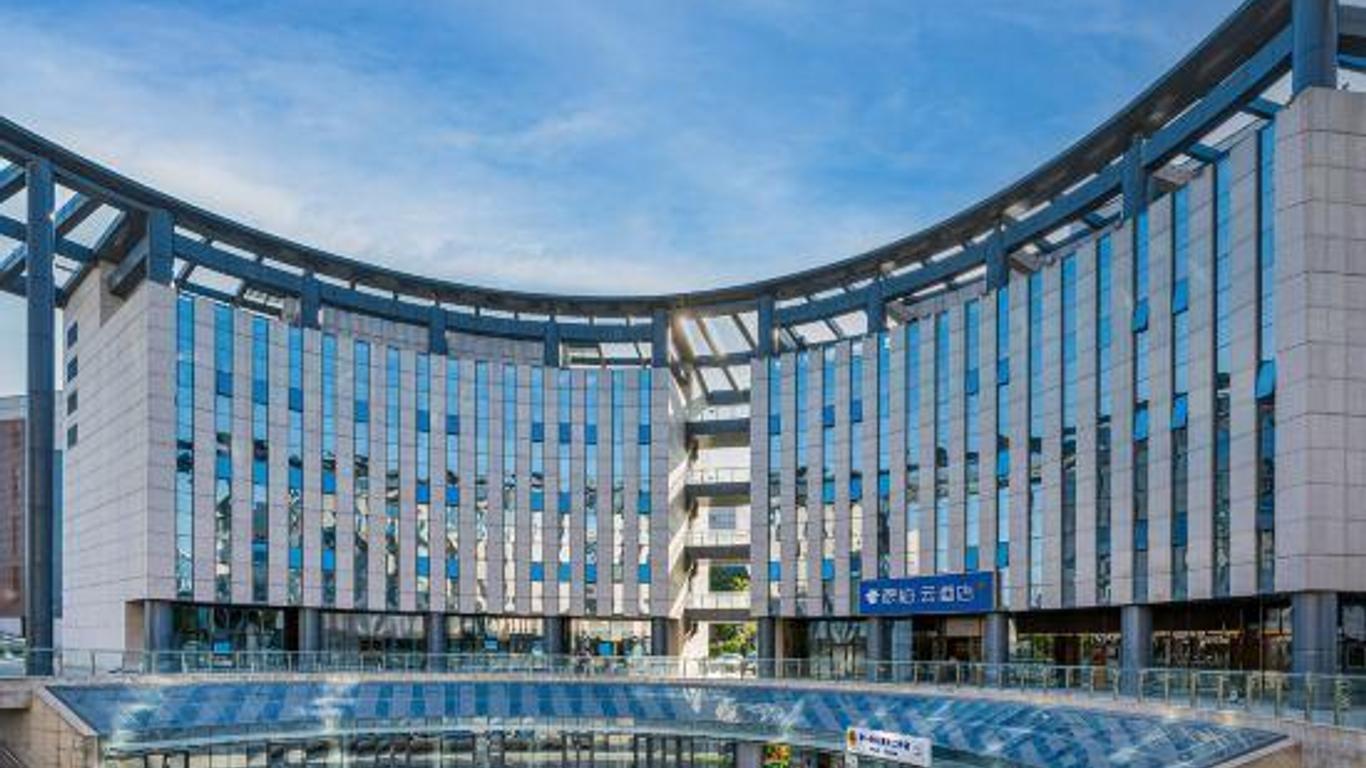 Home Inn (Beijing Beiqing Road Yongfeng Metro Station)