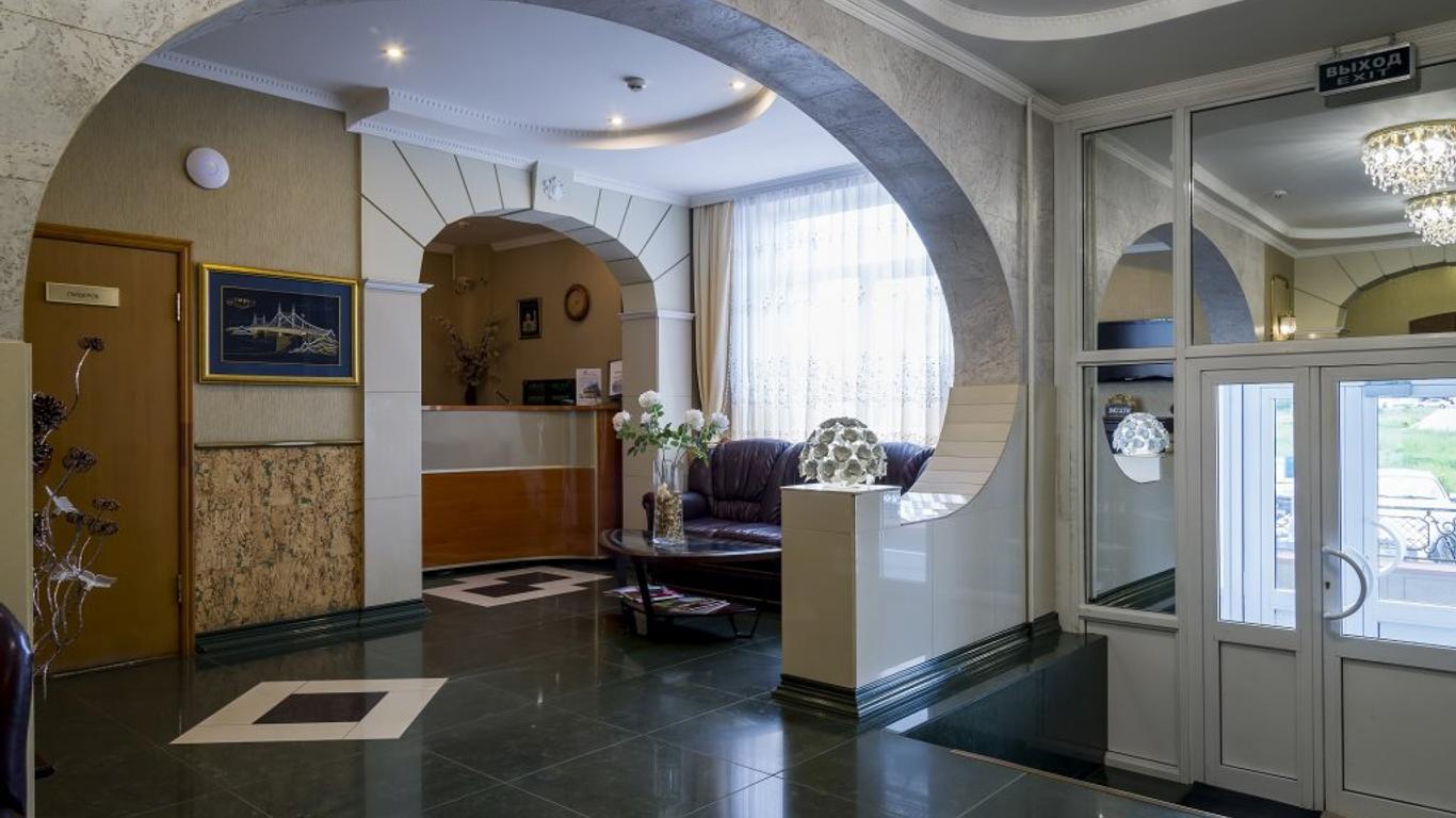 Oktyabrskaya Hotel