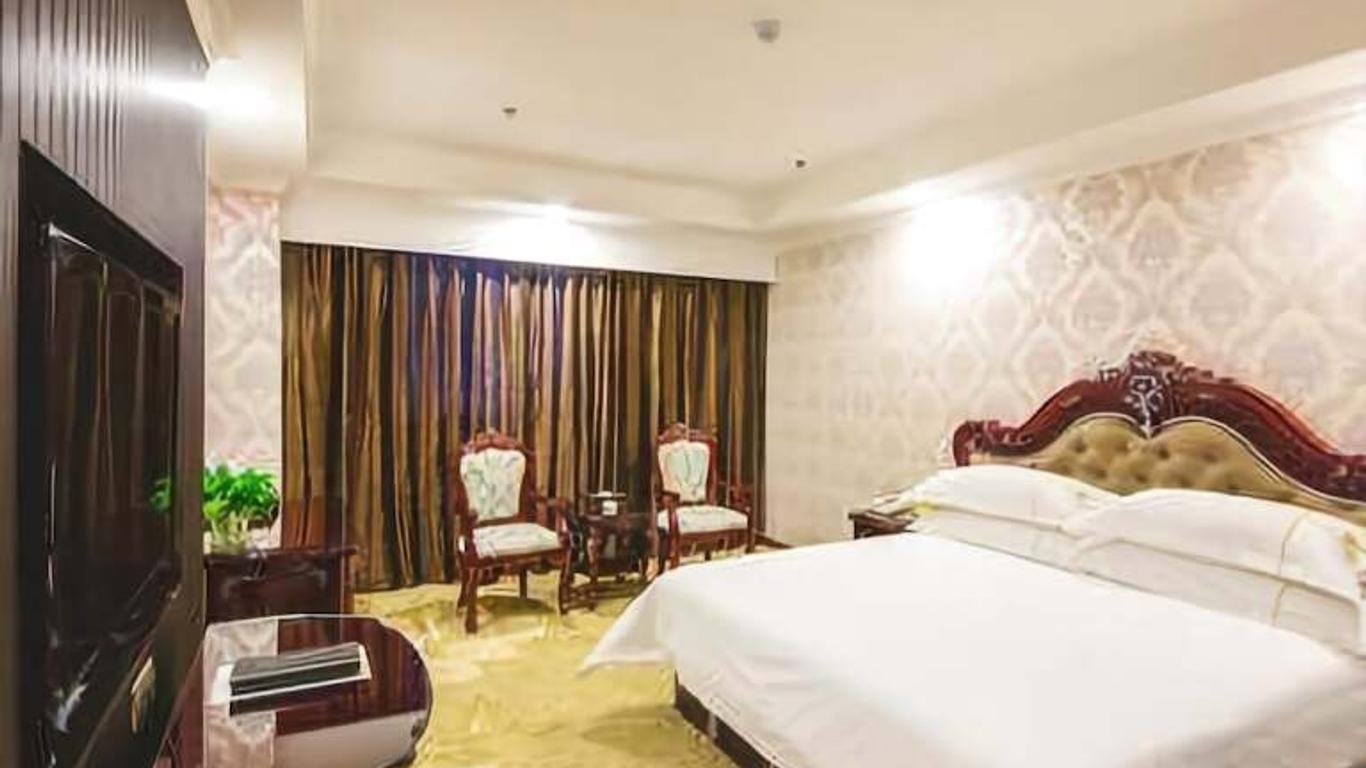 Noble Earl Hotel