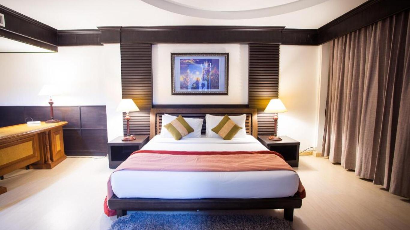 At Ayutthaya Hotel
