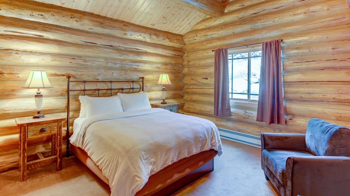Roosevelt Hotel - Yellowstone