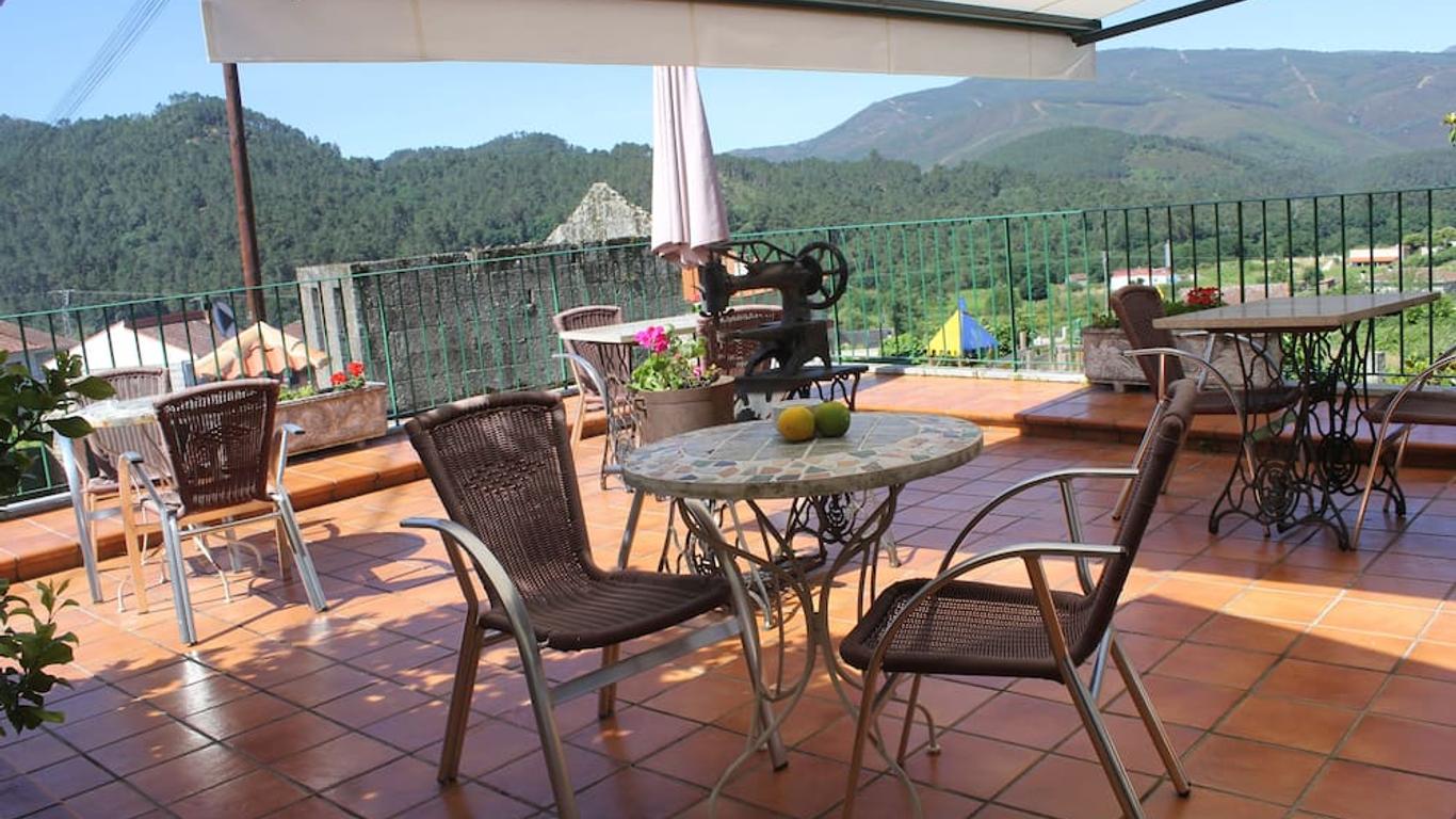 Casa A Chairiña y A Revolta