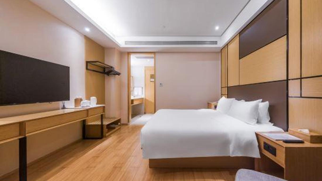 Ji Hotel (Haikou Hongcheng Lake)