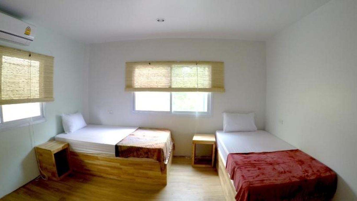 Baan Tai Backpackers