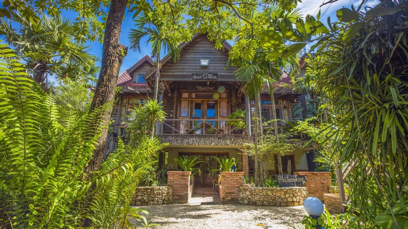 Natural Bungalows Restaurant and Bar