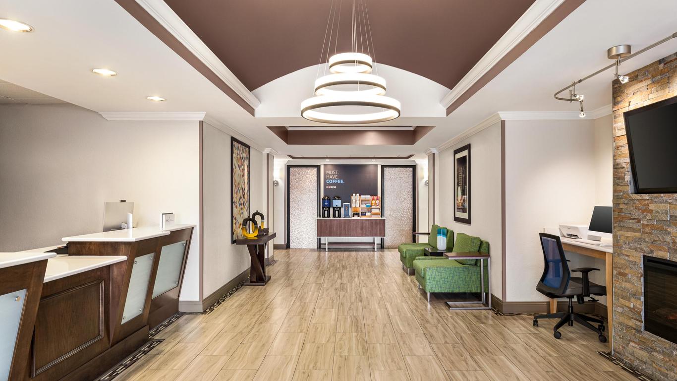 Holiday Inn Express & Suites Live Oak
