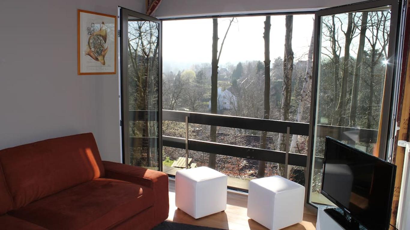 Green Hill Guest House and Apartment