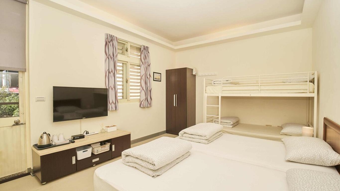 Migratory Birds Hotel