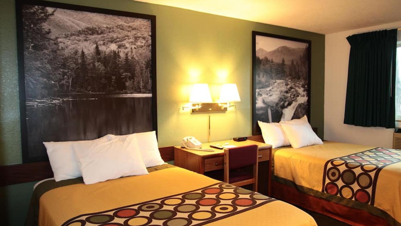 Super 8 by Wyndham Queensbury Glens Falls/Lake George Area