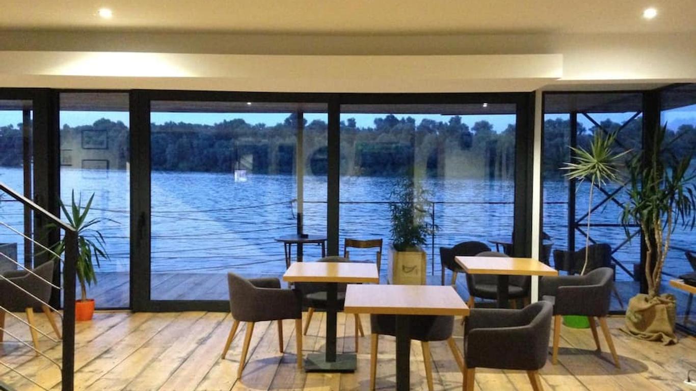 B&B Botel Charlie