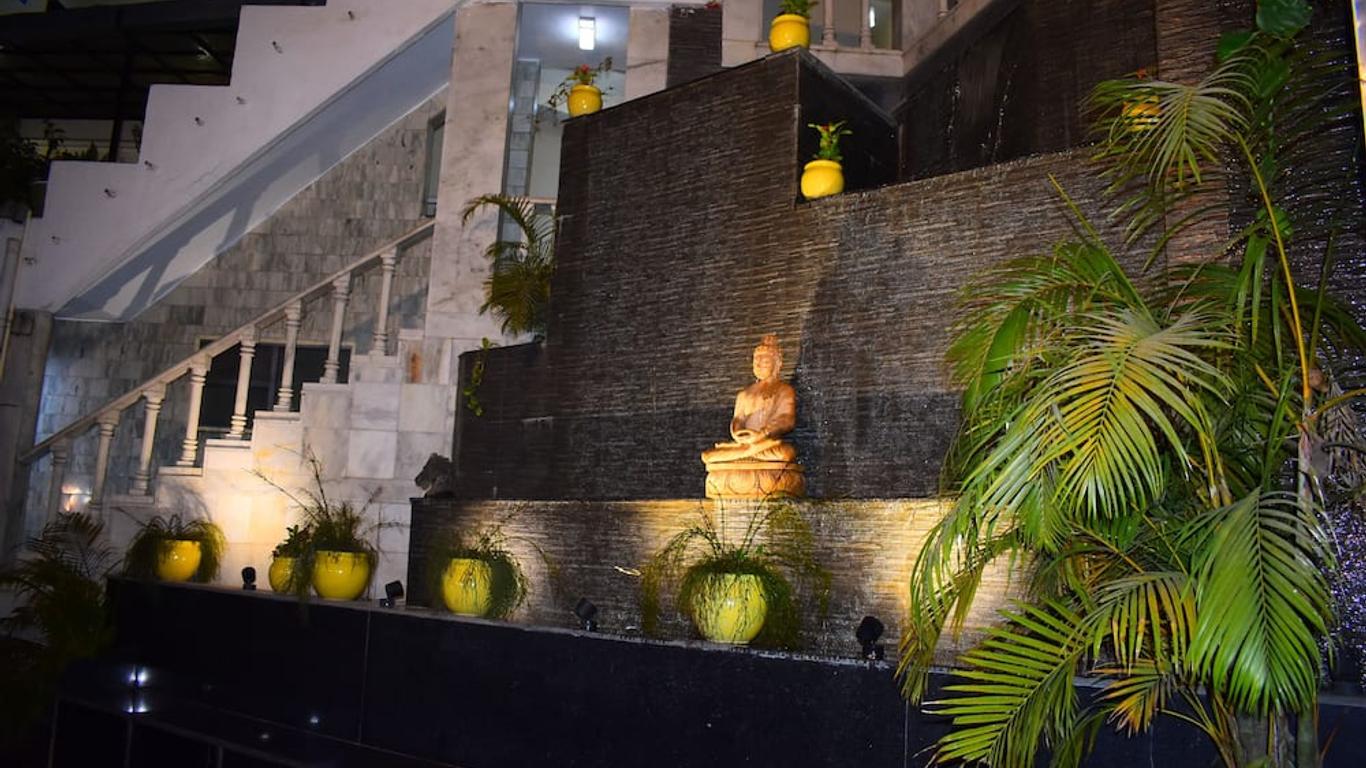 Hotel Samrat International