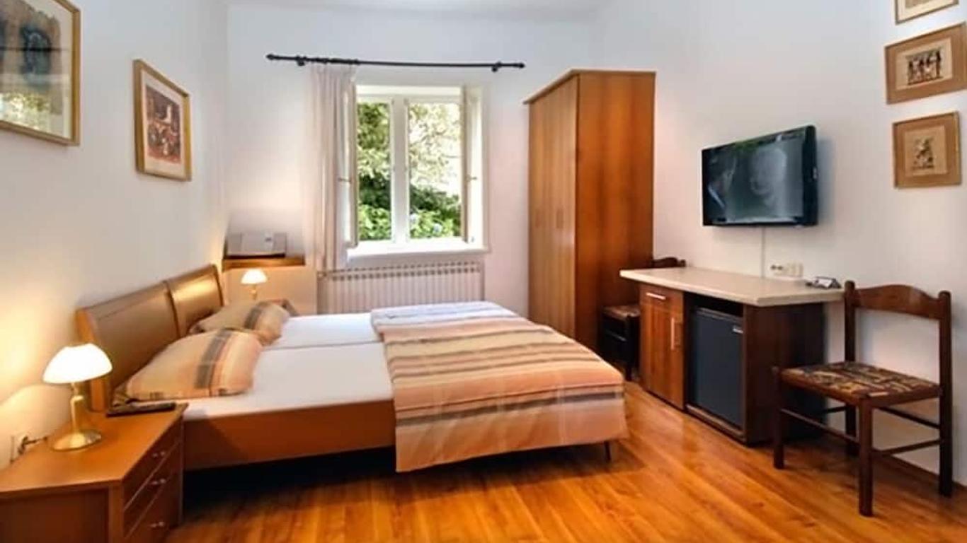 Angela Classic Rooms & Apartments