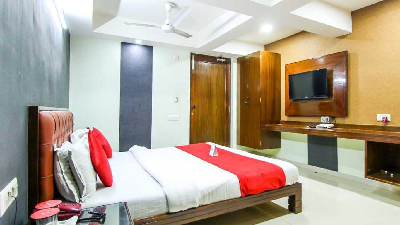 OYO 893 Hotel Seven