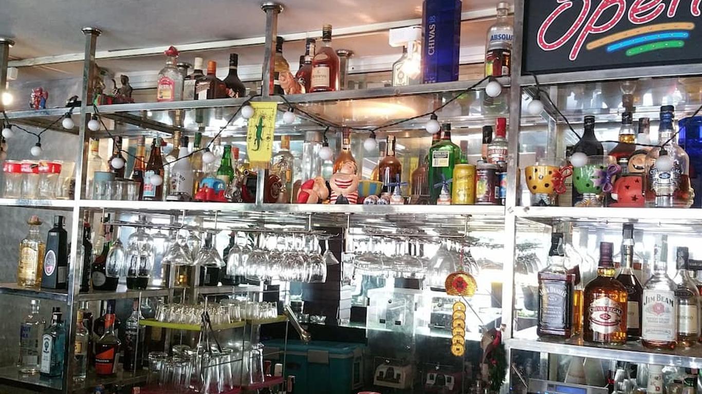 Relax Time Silom - Hostel