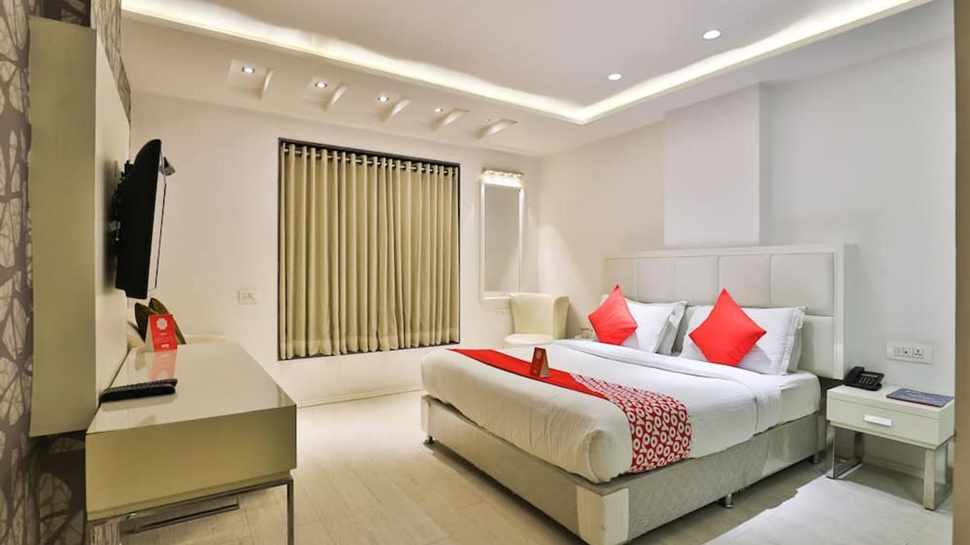 OYO 13479 Hotel Grand Nakshatra