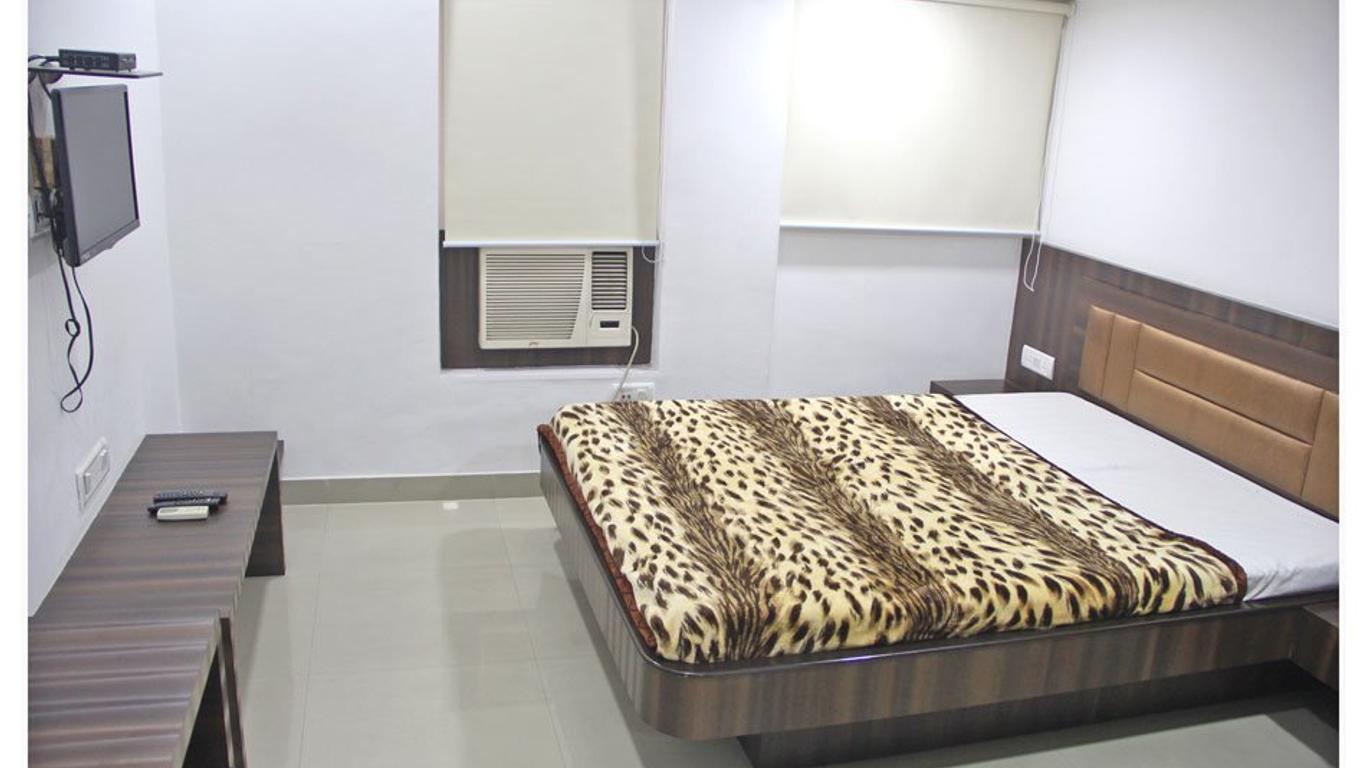 Neeranand Dalhousie- A Pure Vegetarian Hotel