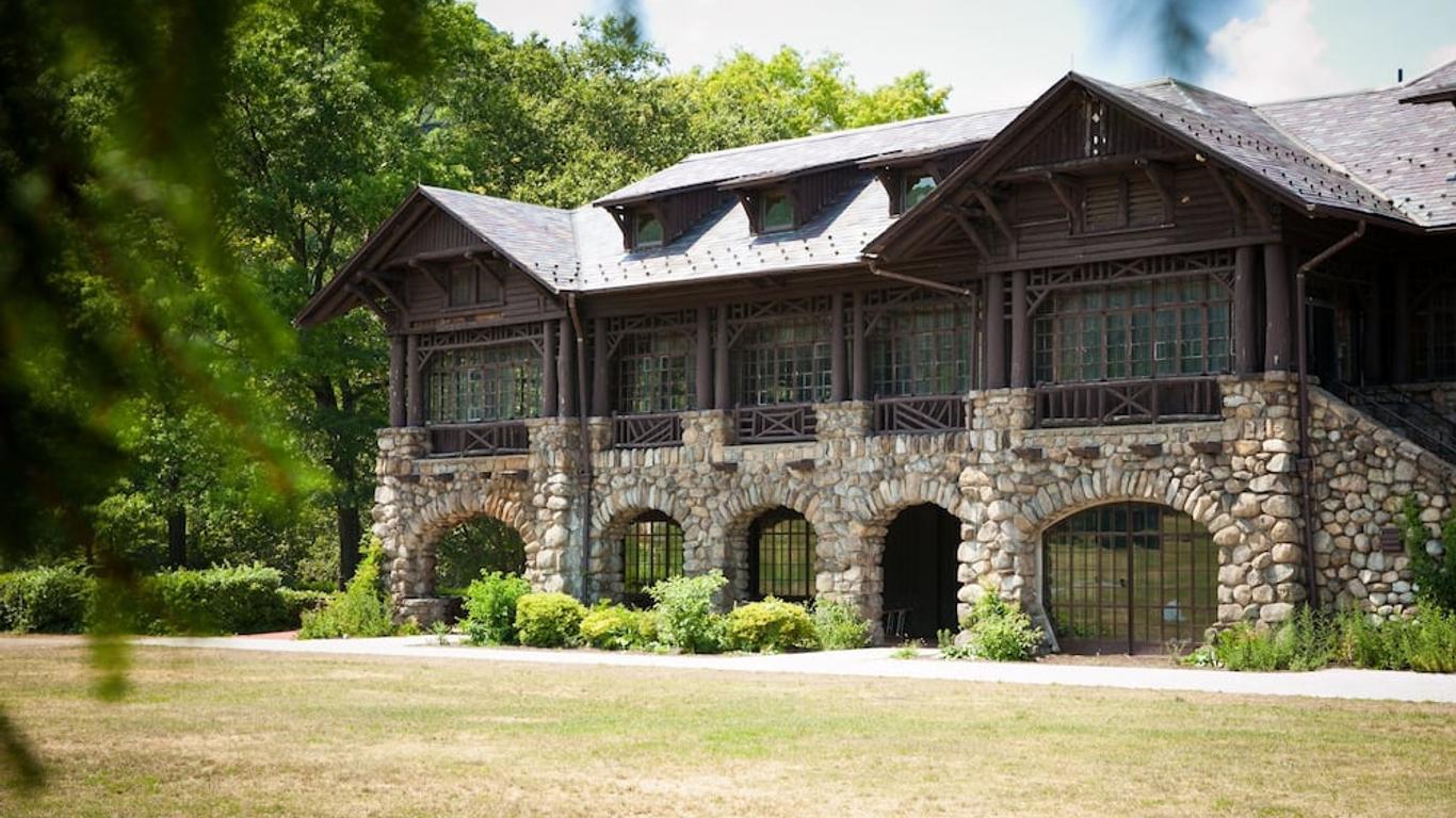 Overlook Lodge at Bear Mountain