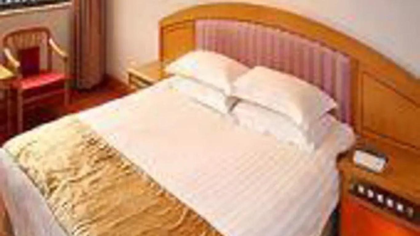Lily Hotel