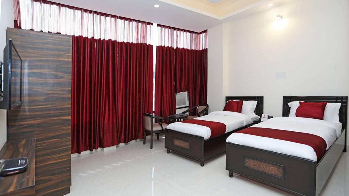 OYO 9275 Hotel Royal Inn