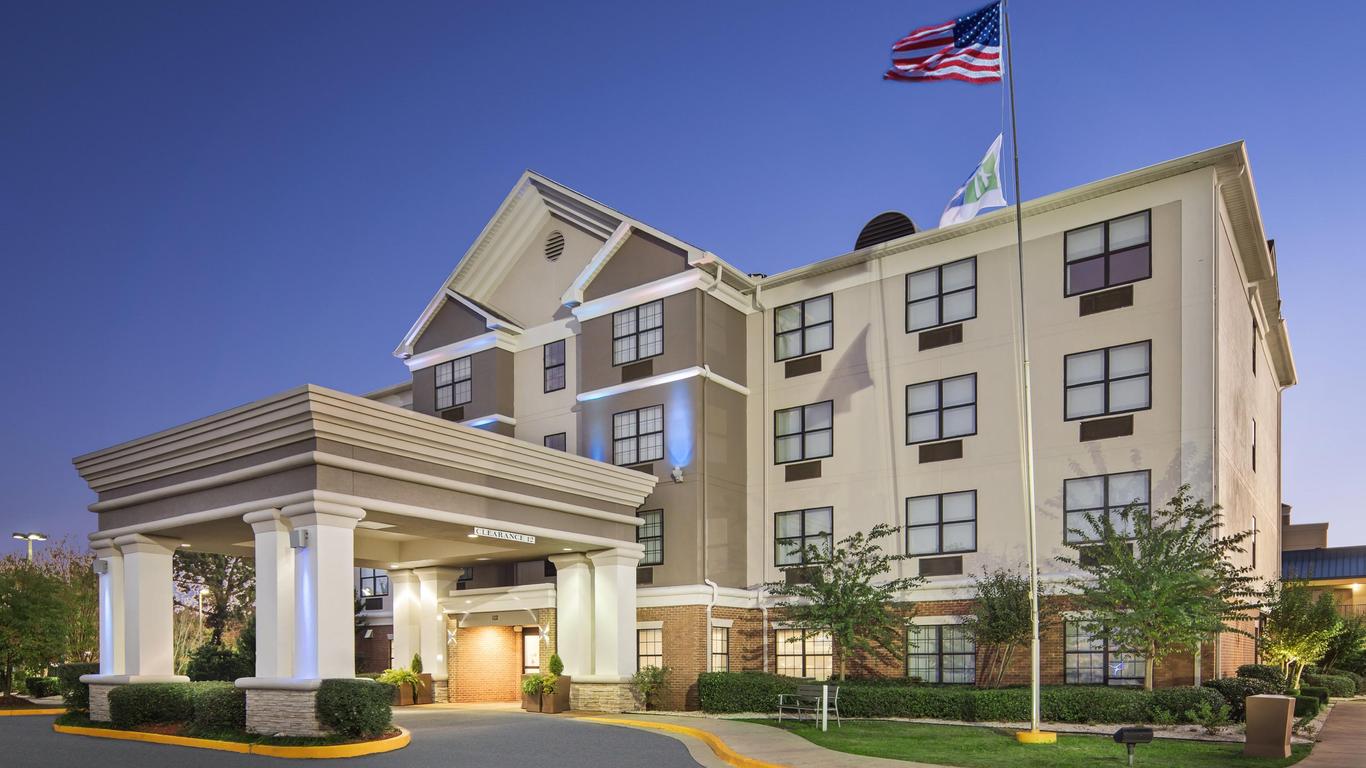 Holiday Inn Express & Suites Byron