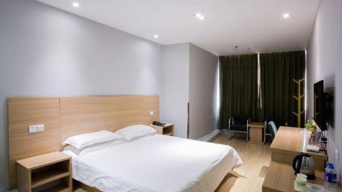 Motel 168 (Fuyang Railway Station)
