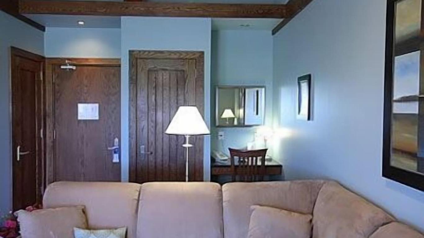 Huff Estates Inn & Winery