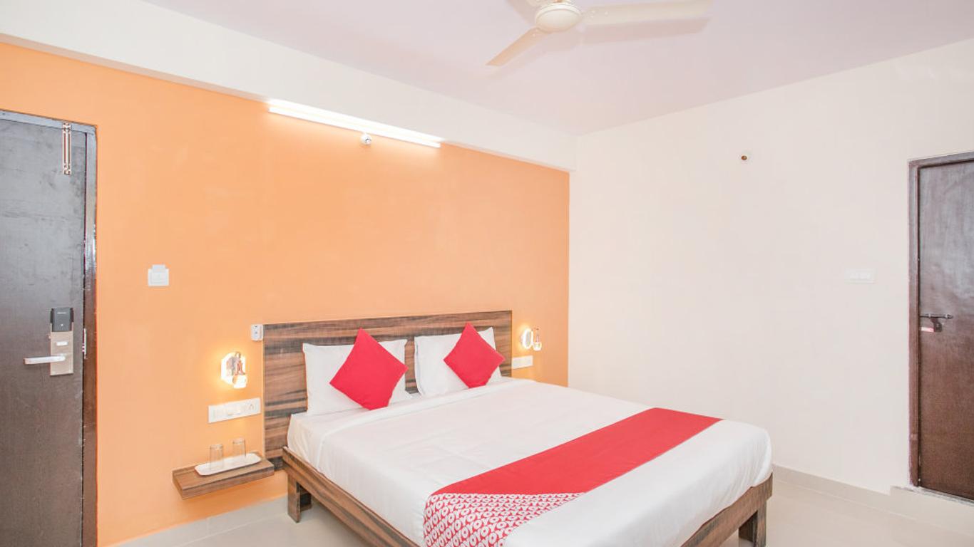 OYO 10475 Pmr Hotel