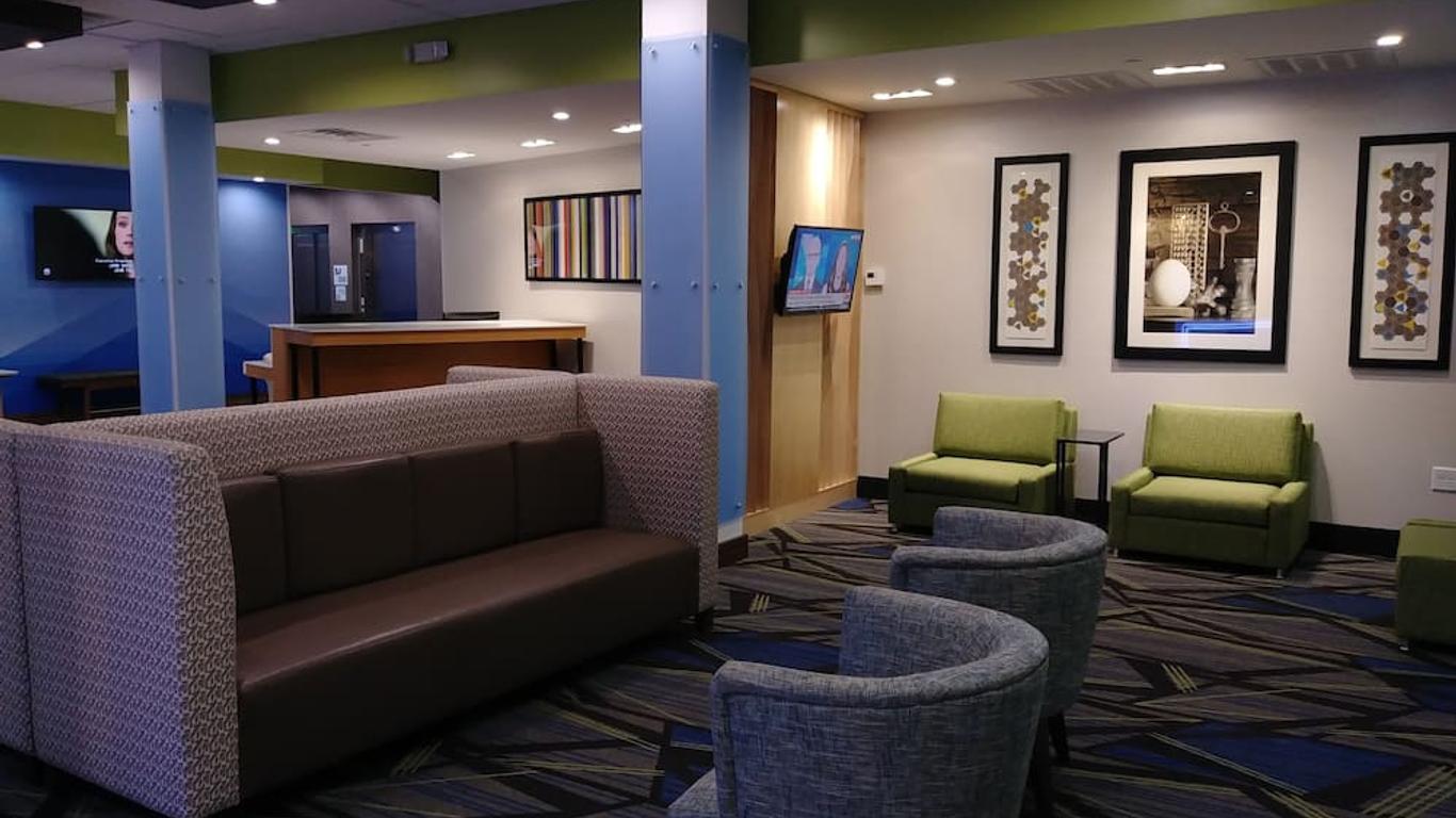 Holiday Inn Express & Suites Dallas Northeast - Arboretum
