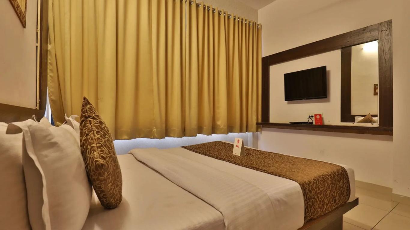OYO 11649 Hotel Mahima
