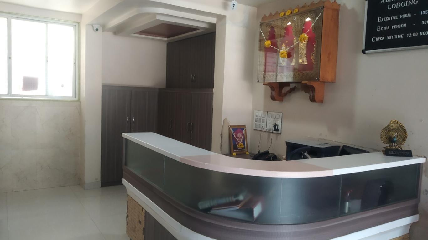 Abhay Palace Lodging